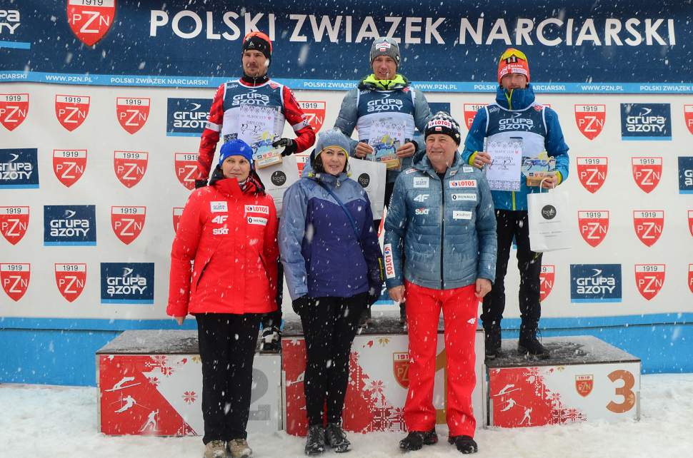 Podium 10 km mężczyzn z mistrzem Polski Dominkiem Bury i wicemistrzem Mariuszem Michałkiem
