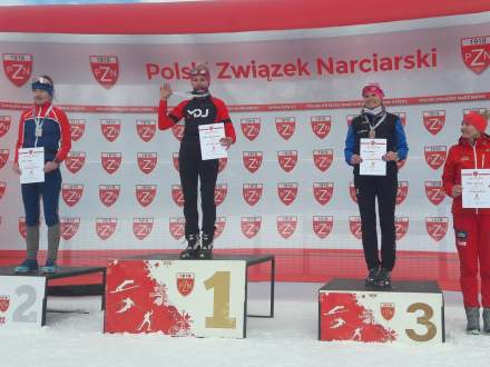 Podium Mistrzostw Polski Amatorów w Zakopanem; miejsce pierwsze Anna Kaczmarzyk, drugie Anna Gałek, a trzecie Ewa Armata, tuż za podium Kamila Wantulok