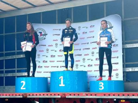Zuzanna Fujak na najwyższym stopniu podium Mistrzostw Czech (foto: PZN facebook)
