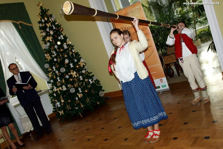 Gra na trombicie podczas konkursu gry na tradycyjnych instrumentach pasterskich