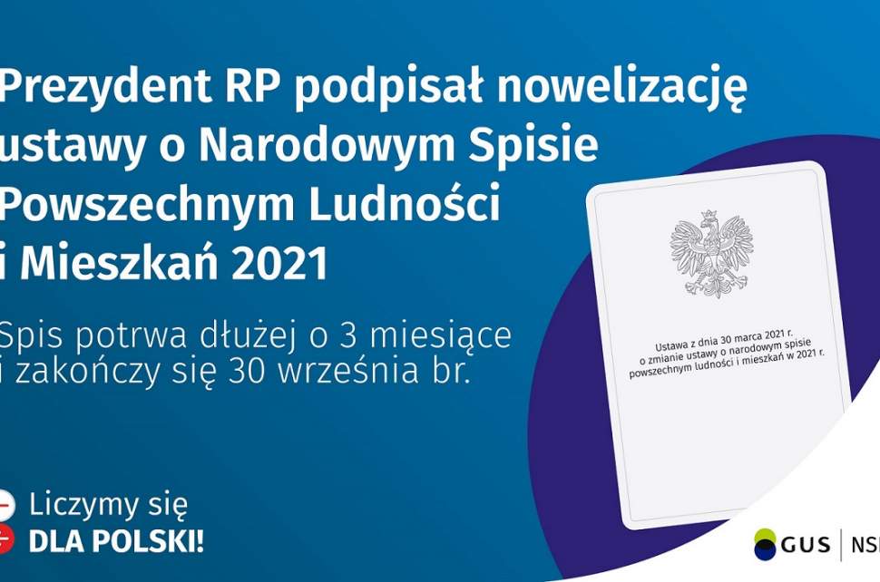 Plakat informujący o tym, ze Prezydent RP podpisał nowelizację ustawy o Narodowym Spisie Powszechnym Ludności i Mieszkań 2021. Spis potrwa dłużej o 3 miesiące i zakończy się 30 wrzesnia br.Liczymy się dla Polski!