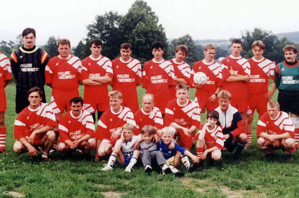 Pierwsze oficjalne zdjęcie po rejestracji klubu wiosna 1997